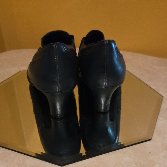 Elegant Black Ankle Booties - Picture 5 of 9